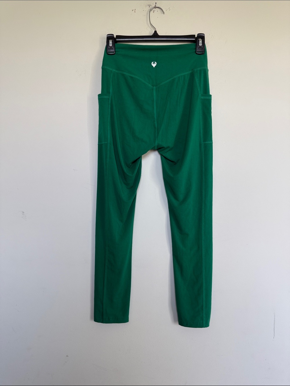 Sylvendel Women’s Emerald Green High-Waist Active Leggings with Side Pockets - Picture 4 of 6